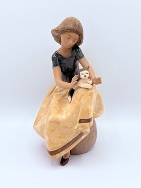 Lladro Girl Cat Figurine Spain Porcelain Seated Woman Vintage Collectible lladró